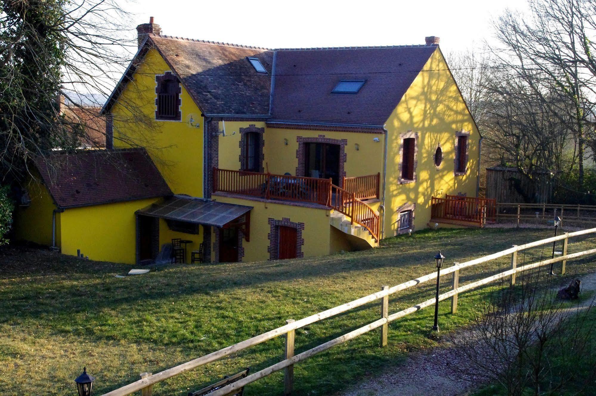 Logis-Hotel Restaurant Auberge Les Vallees Du Perche Vichères Exterior foto